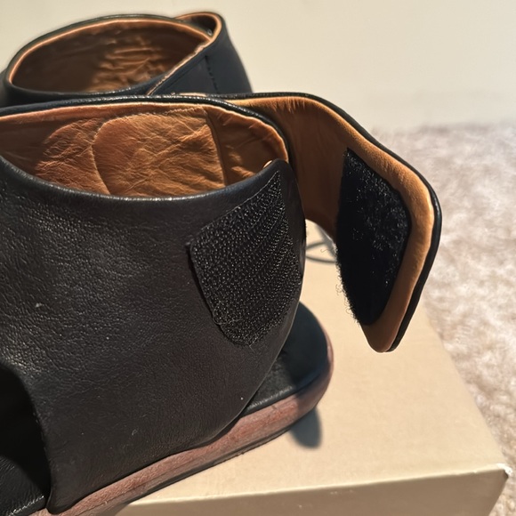 P. Monjo Gorgeous designer sandals from Spain - size 39-1/2 Rasp Negro - Picture 3 of 6